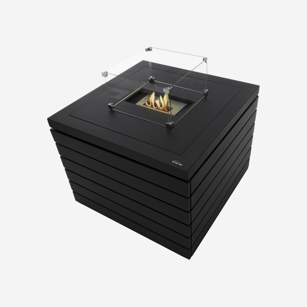 Cheminée à l'éthanol avec table carrée noire design et brûleur central